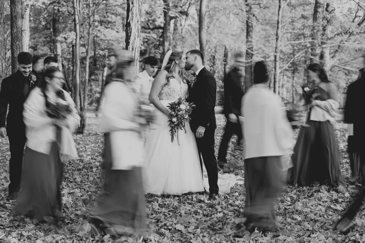 Couple en mouvement lors de son mariage